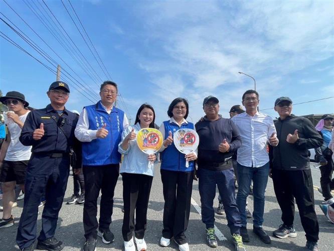 粉紅超跑來北港朝天宮人潮爆滿！　縣長頒獎慰勉「雲警工作團隊」 為警局同仁加油打氣