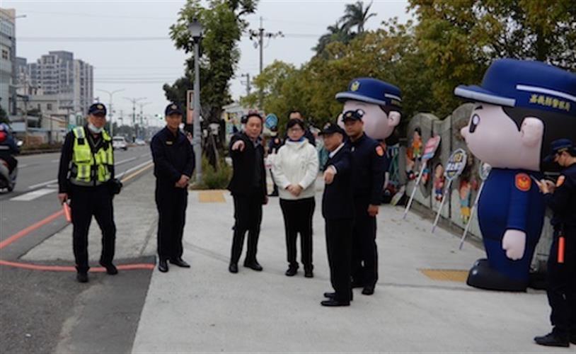 開學日護童　嘉縣警長林宏儒帶領守護兒少安全